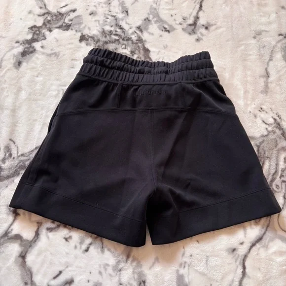 ♟️LULULEMON SHORTS - Picture 2 of 2